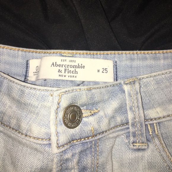 Jean short shorts ! Abercrombie & fitch 😍 - Picture 3 of 5