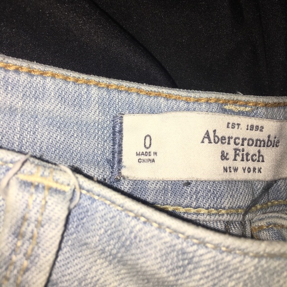 Jean short shorts ! Abercrombie & fitch 😍 - Picture 4 of 5