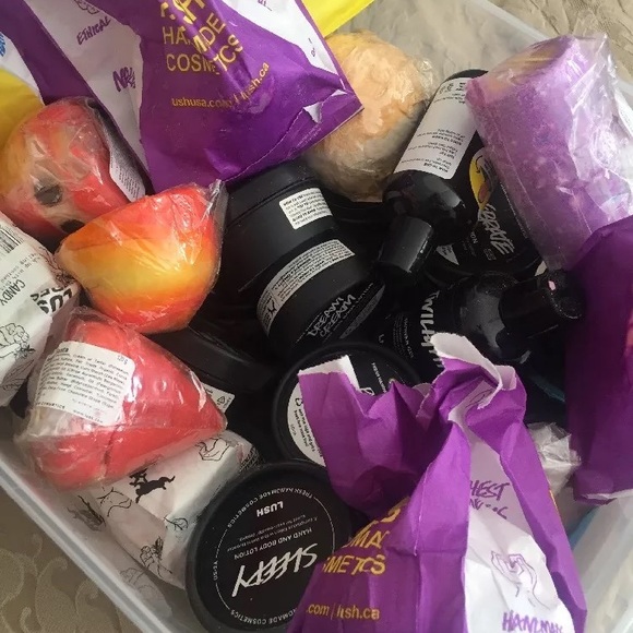 LUSH MYSTERY BOX - Picture 3 of 3