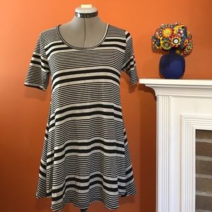 LuLaRoe striped perfect tee.