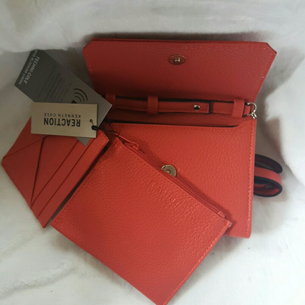 Kenneth Cole Reaction mini cross body NWT - Picture 3 of 4
