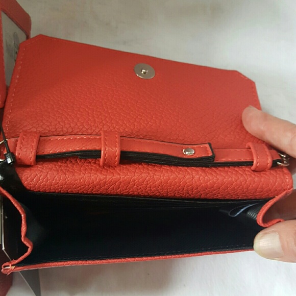 Kenneth Cole Reaction mini cross body NWT - Picture 4 of 4