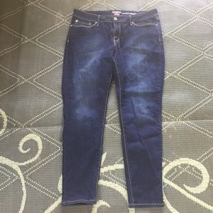 Denisen By Levi. Modern Skinny Jeans