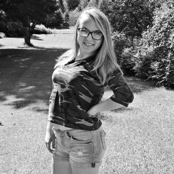 Meet your Posher, Abby - Picture 1 of 1