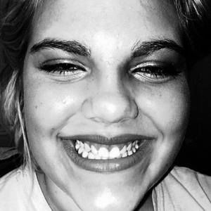 Meet your Posher, Chloe