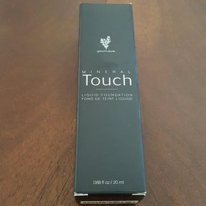 New Younique Mineral Touch Liquid Foundation Satin