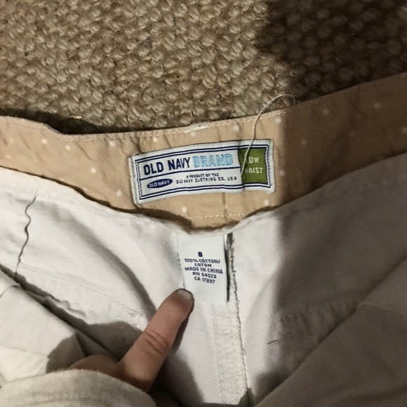 OLD Navy low waist khaki shorts size 8... - Picture 3 of 5