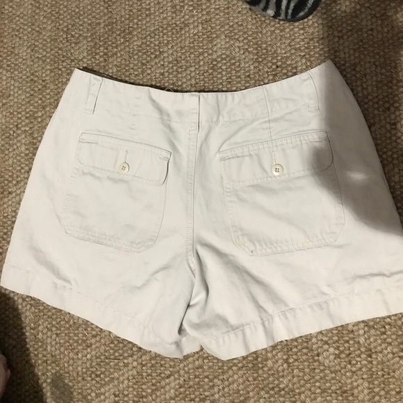 OLD Navy low waist khaki shorts size 8... - Picture 4 of 5