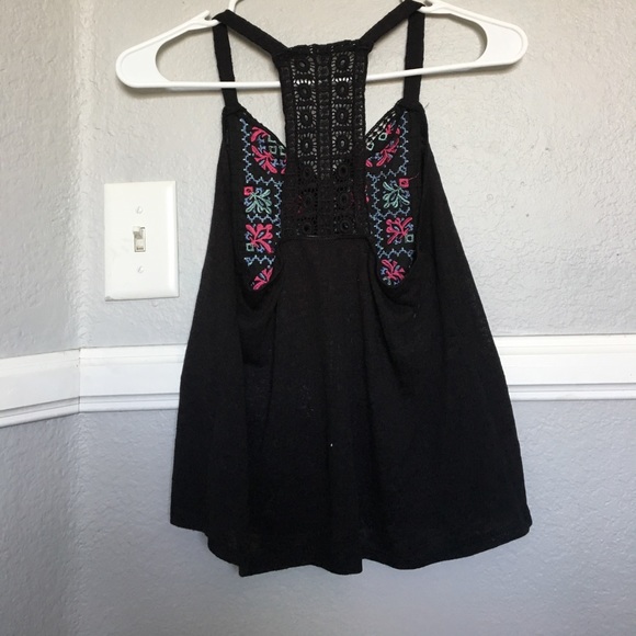 Black tank top with a colorful crochet detailing - Picture 3 of 3