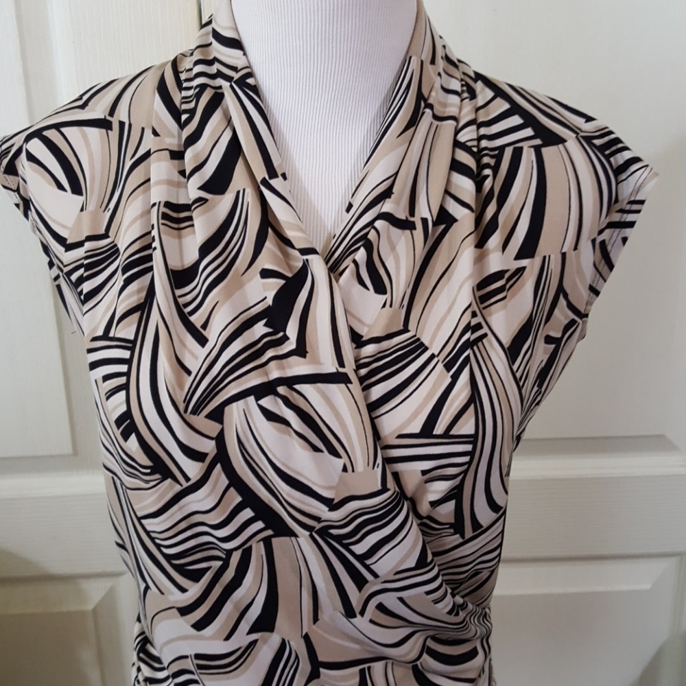 New York & Co. Stretch Blouse. Size XS. - Picture 2 of 7