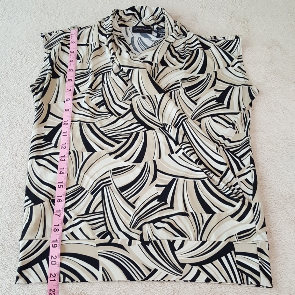 New York & Co. Stretch Blouse. Size XS. - Picture 7 of 7