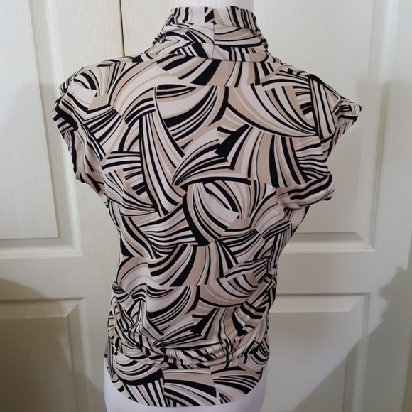 New York & Co. Stretch Blouse. Size XS. - Picture 4 of 7