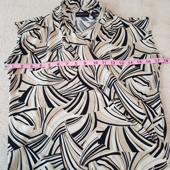 New York & Co. Stretch Blouse. Size XS. - Picture 5 of 7