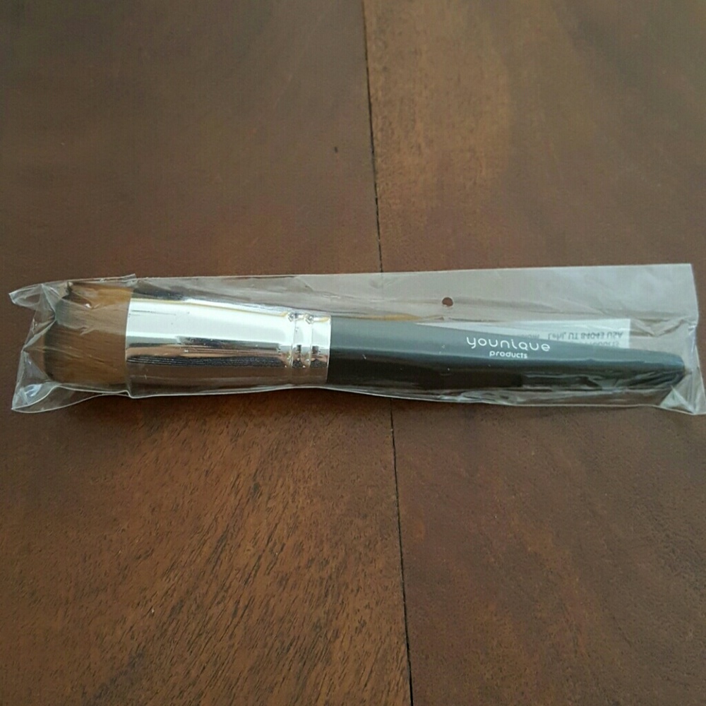 New Younique Liquid Foundation Brush