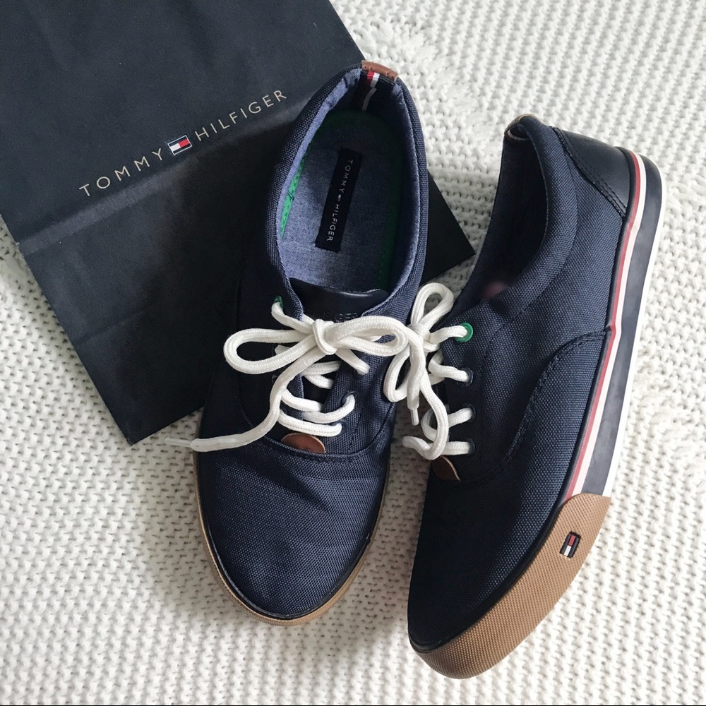 NWOT Tommy Hilfiger Vintage Tennis Shoes Sneakers