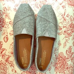 New grey Toms size Women's 9!