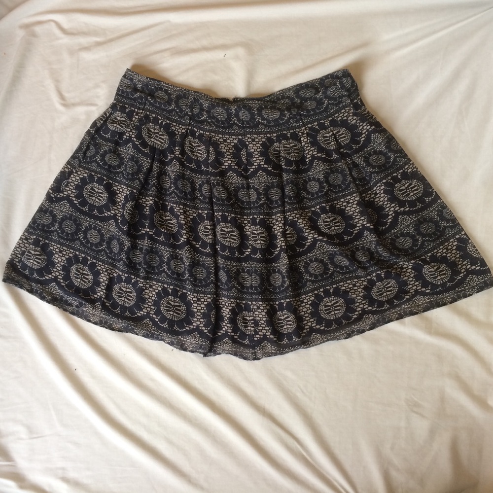 🎉3 for $15 Gap navy flowered skirt