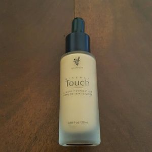 Younique Mineral Touch Liquid Foundation Satin