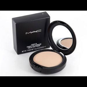 MAC Studio Fix Powder Foundation in NW10