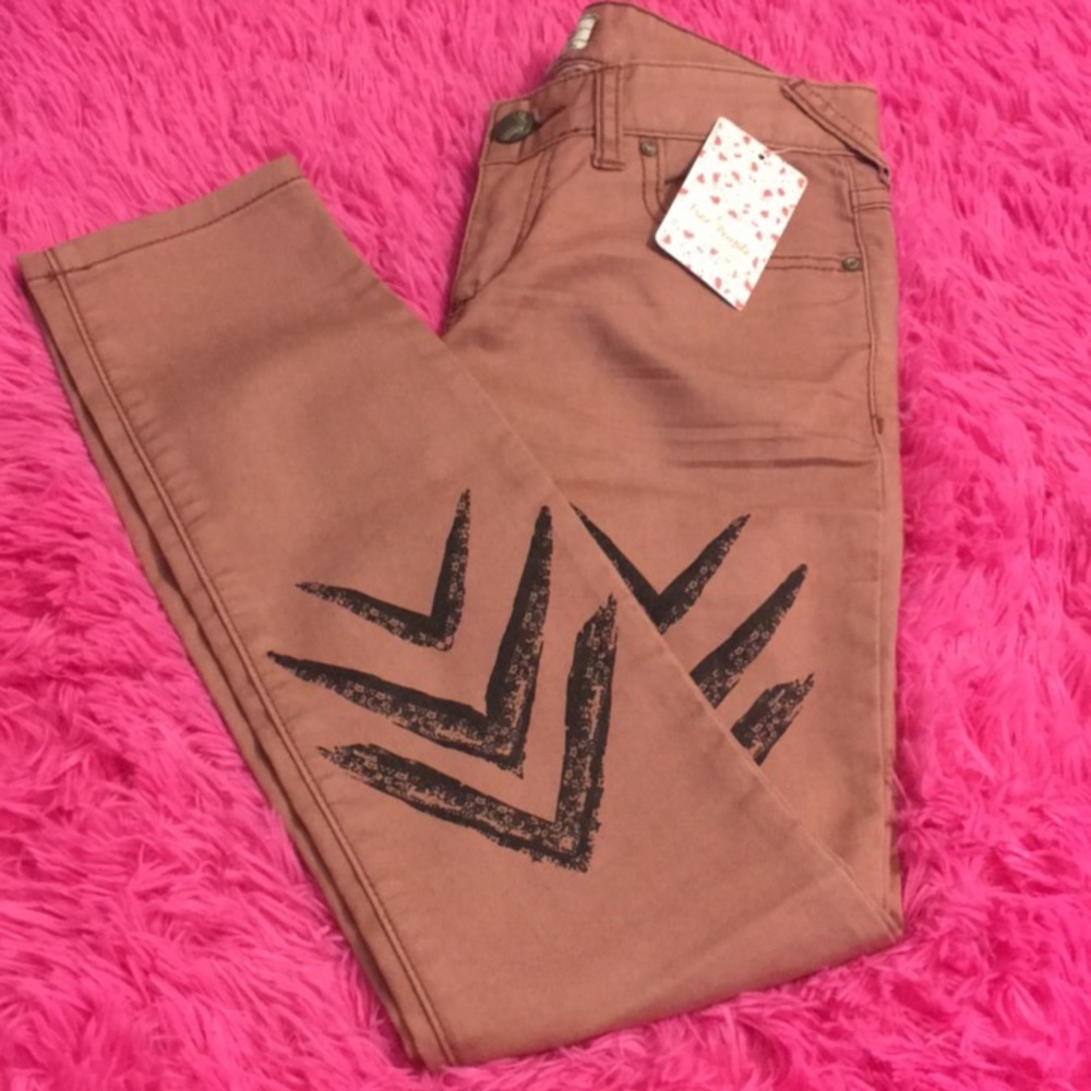 ♥️NEW FREE PEOPLE DUSTY ROSE JEANS SIZE: 25 - Picture 1 of 5