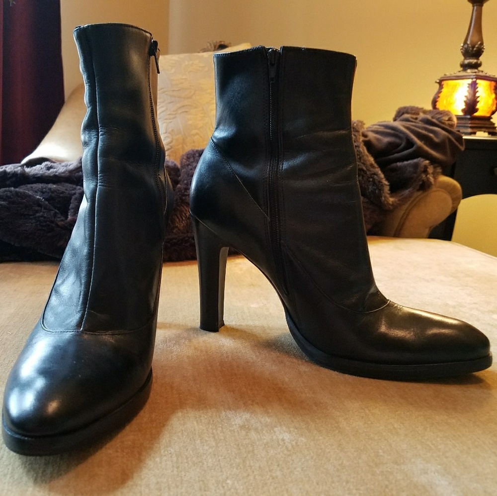 BCB Girls Leather Boots EUC