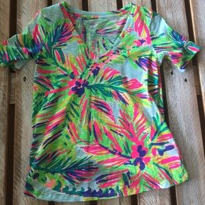 Lilly Pulitzer V neck🌸