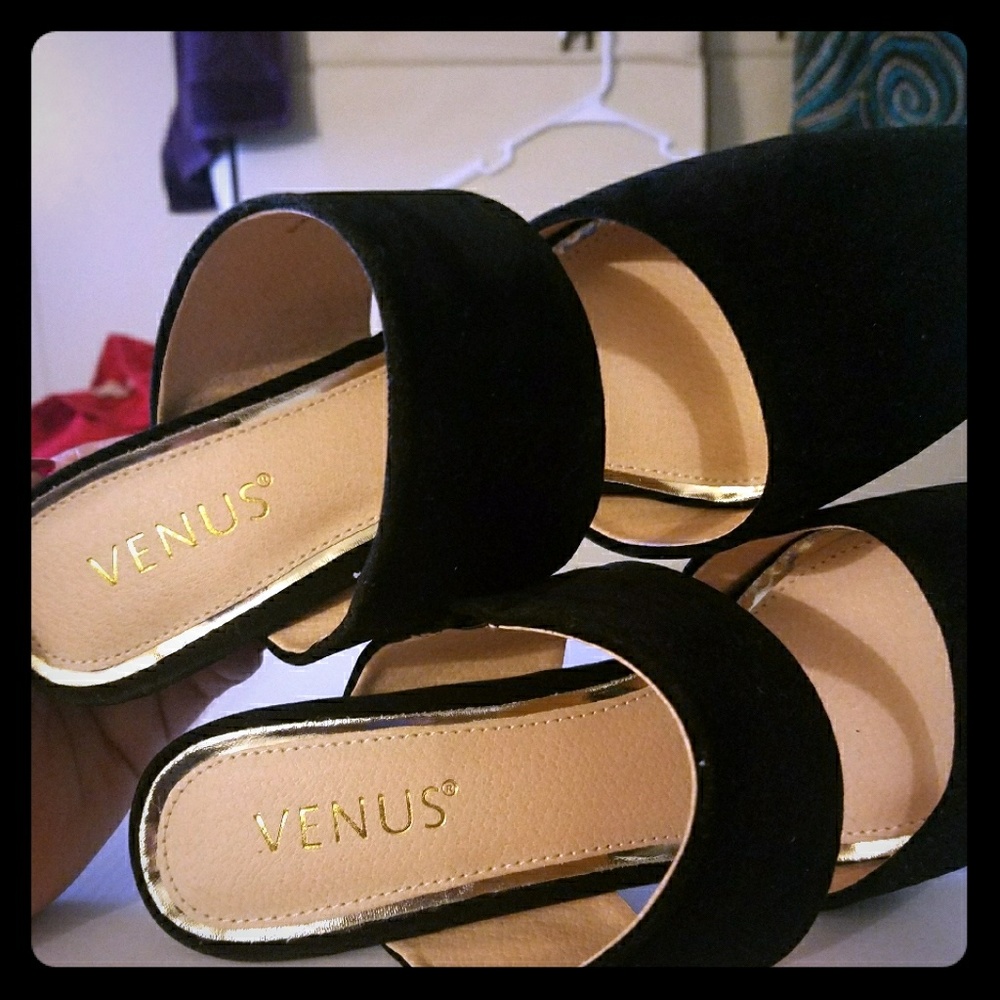 Dress shoes by venus size 9