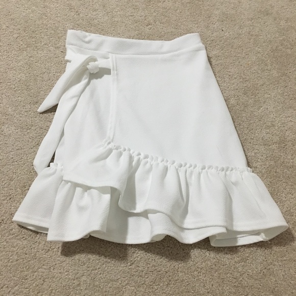 White ruffle skirt boohoo Clearance