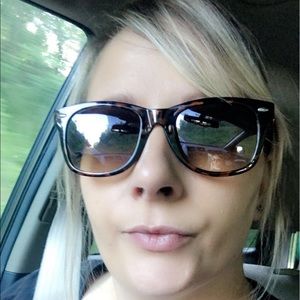 Meet your Posher, Kara