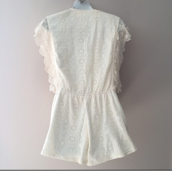 Ivory Woven Romper by Blu Pepper is NWT medium - Picture 4 of 5