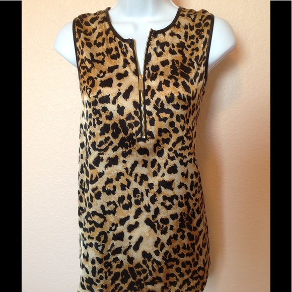 Vince Camuto Tops - Vince Camuto Leopard Print Zipper Top Size Small