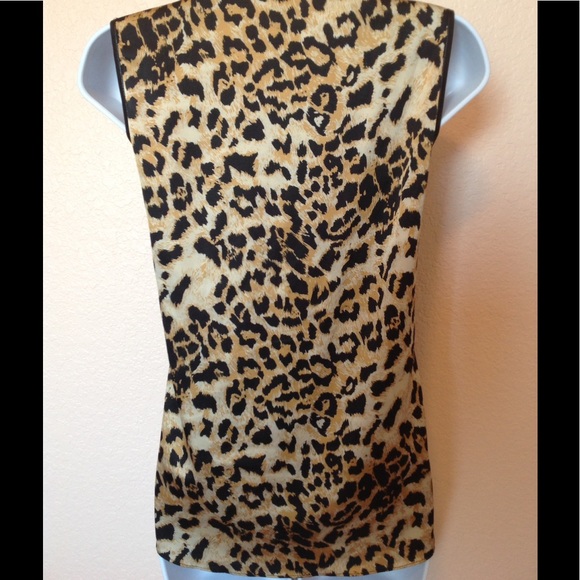 Vince Camuto Leopard Print Zipper Top Size Small - Picture 2 of 3