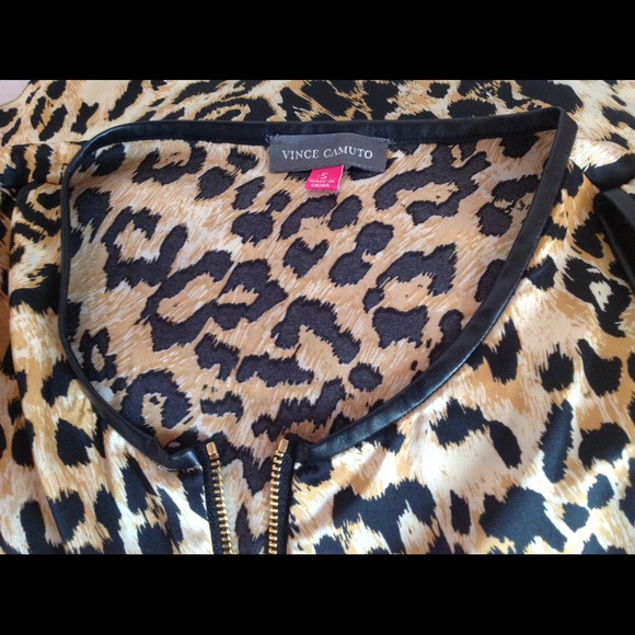Vince Camuto Leopard Print Zipper Top Size Small - Picture 3 of 3