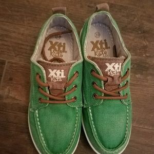 NEW Boy's XTI Green Canvas shoes Size 33 (1 1/2)