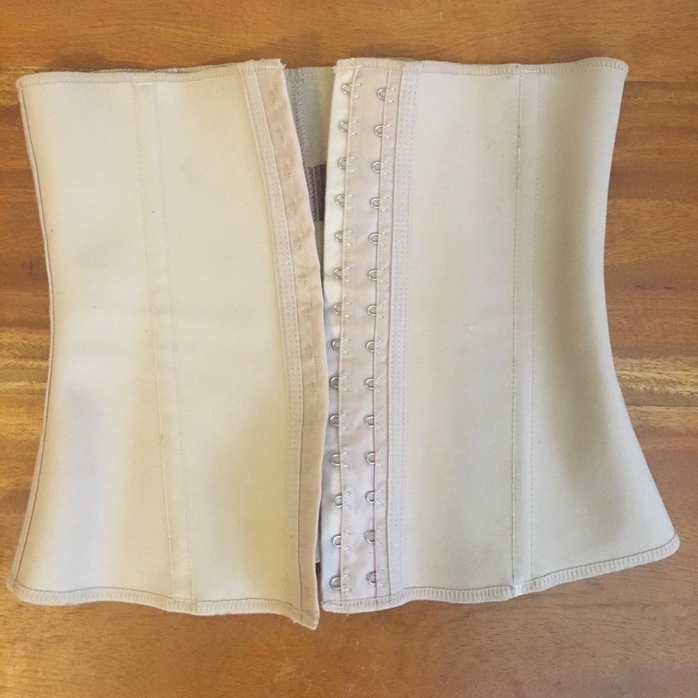 Squeem Size Small Corset