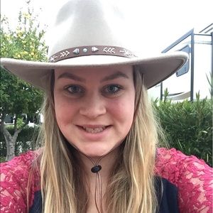 Meet your Posher, Justine