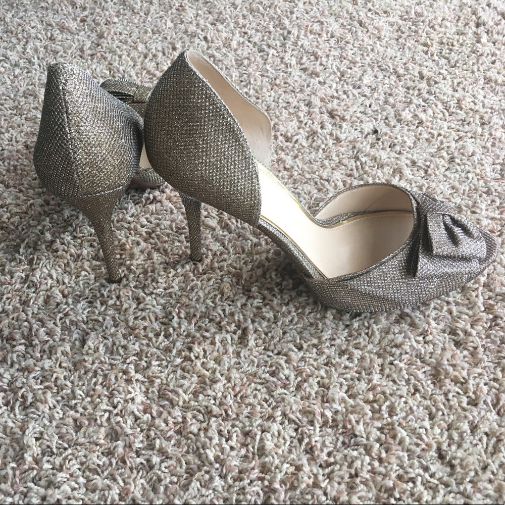 Gold Jessica Simpson Pumps! - Picture 3 of 3