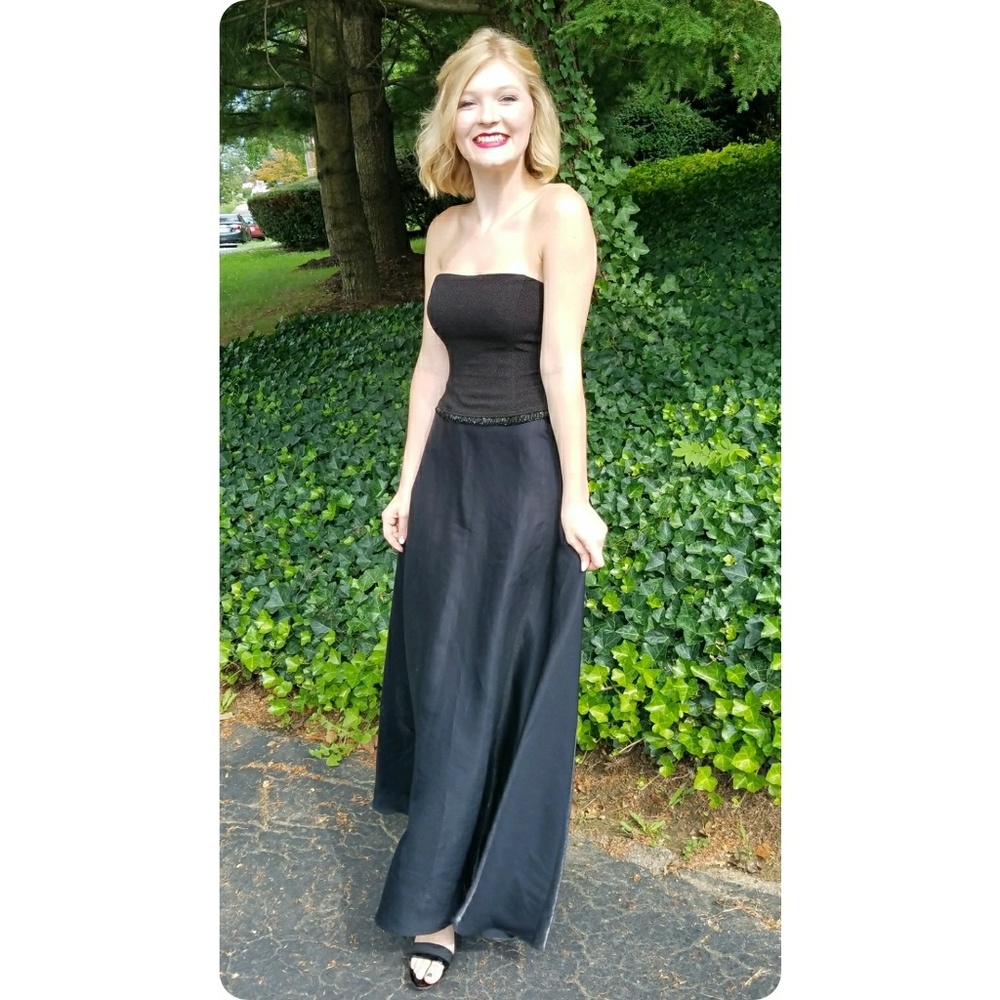 Black Victorian Vintage - Gown Size 7