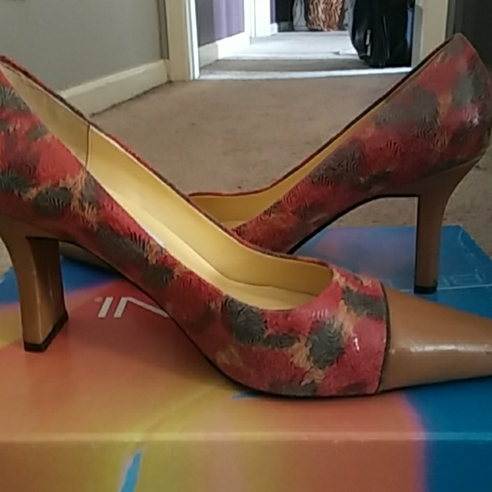 Stylish Multi-Color Heels w/box. Almost new