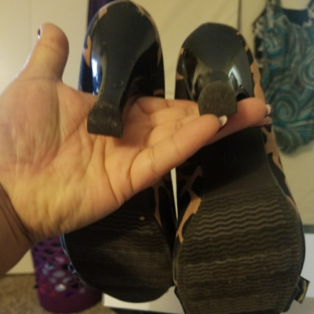 Heels - Picture 2 of 3