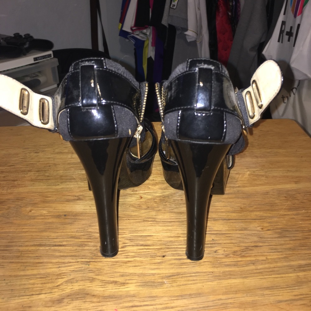 Heels - Picture 2 of 3