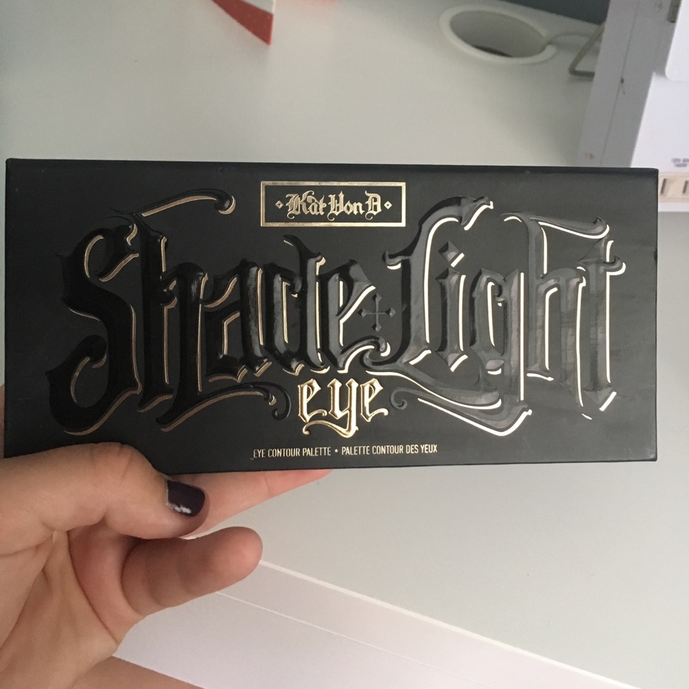 Shade & light eye palette