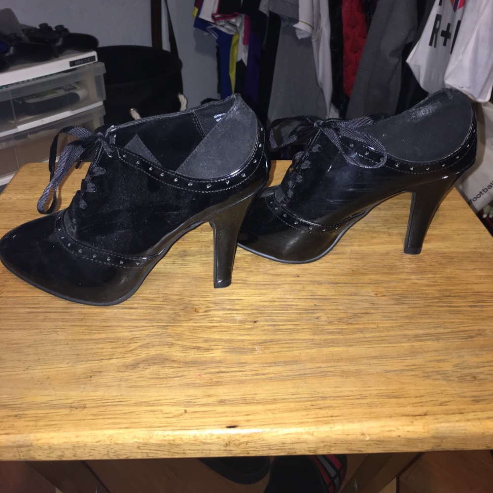 Heels - Picture 3 of 3