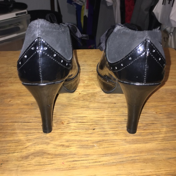 Heels - Picture 2 of 3