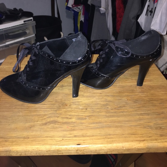 Heels - Picture 3 of 3