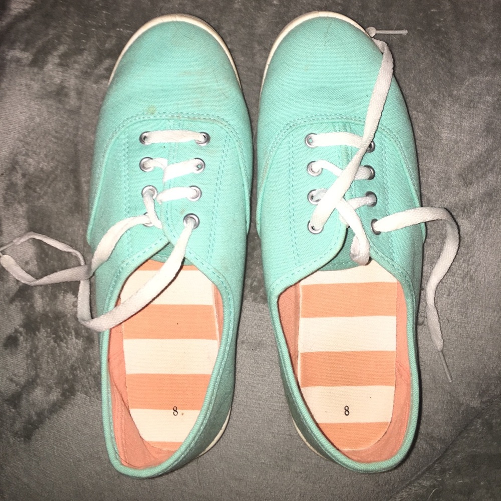 Turquoise tennis shoes size 8