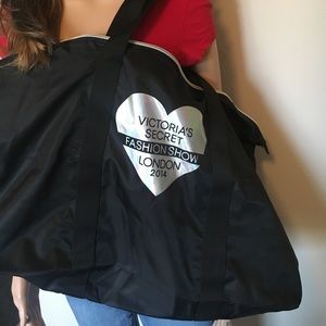 ‼️ SOLD ‼️ 💕 Vintage Victoria Secret Duffle 💕