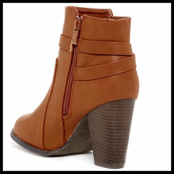❤️SOLD❤️TAN BUCKLE SIDE HEELED ANKLE BOOTS - Picture 2 of 5