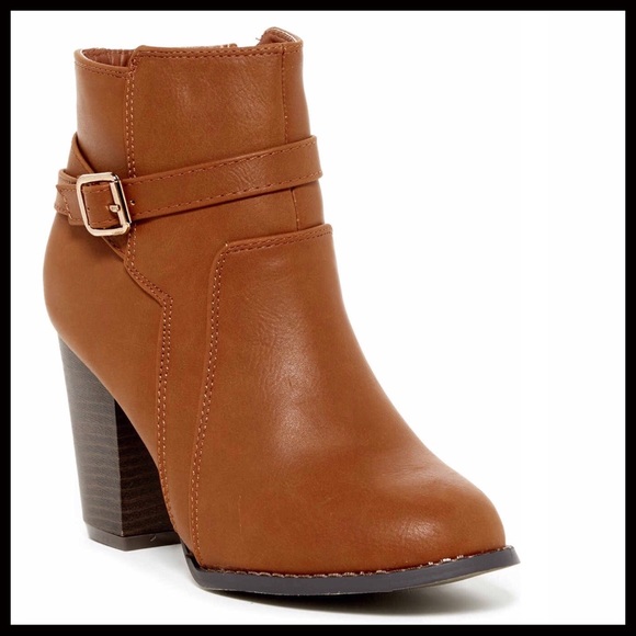 ❤️SOLD❤️TAN BUCKLE SIDE HEELED ANKLE BOOTS - Picture 3 of 5