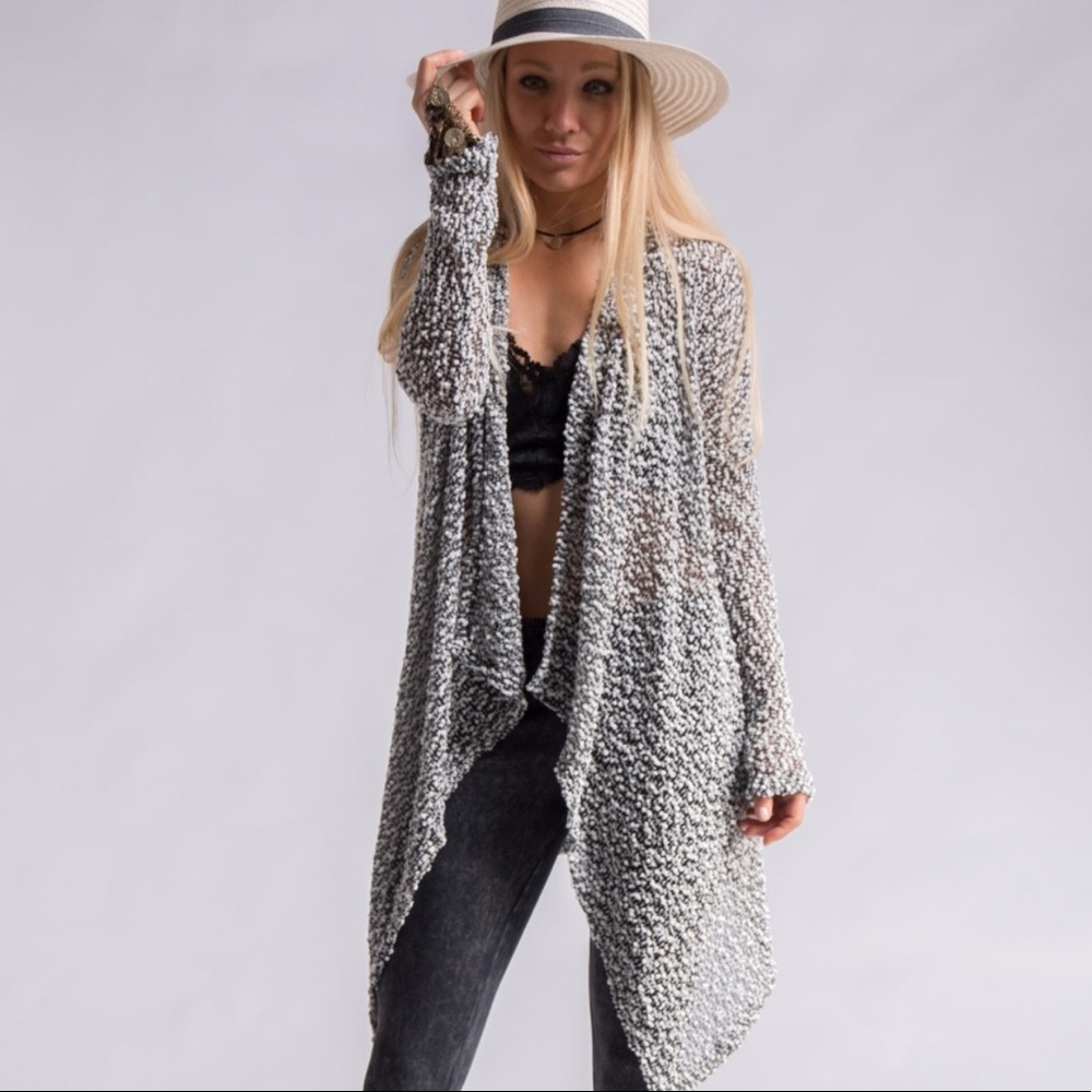 💙 Host Pic Classy & Sassy Black & White Cardigan - Picture 2 of 6
